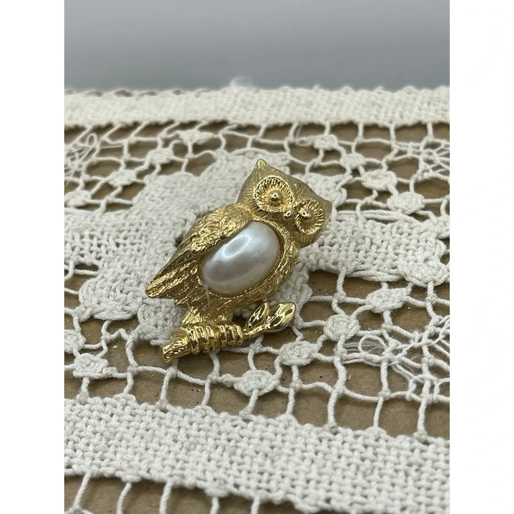 Owl with Faux Pearl Belly Vintage Gold Tone Avon Brooch Pin, Friendly Critters